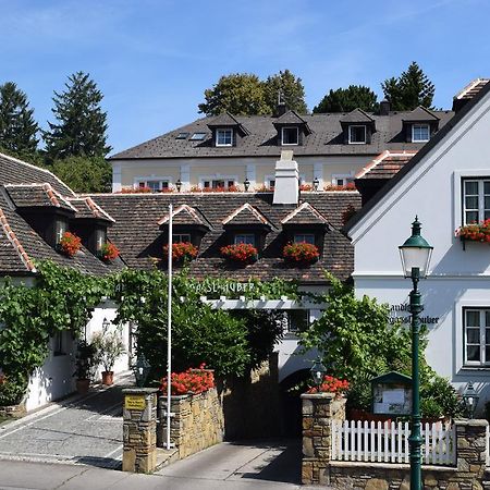 Hotel Landhaus Fuhrgassl-Huber Виена Екстериор снимка