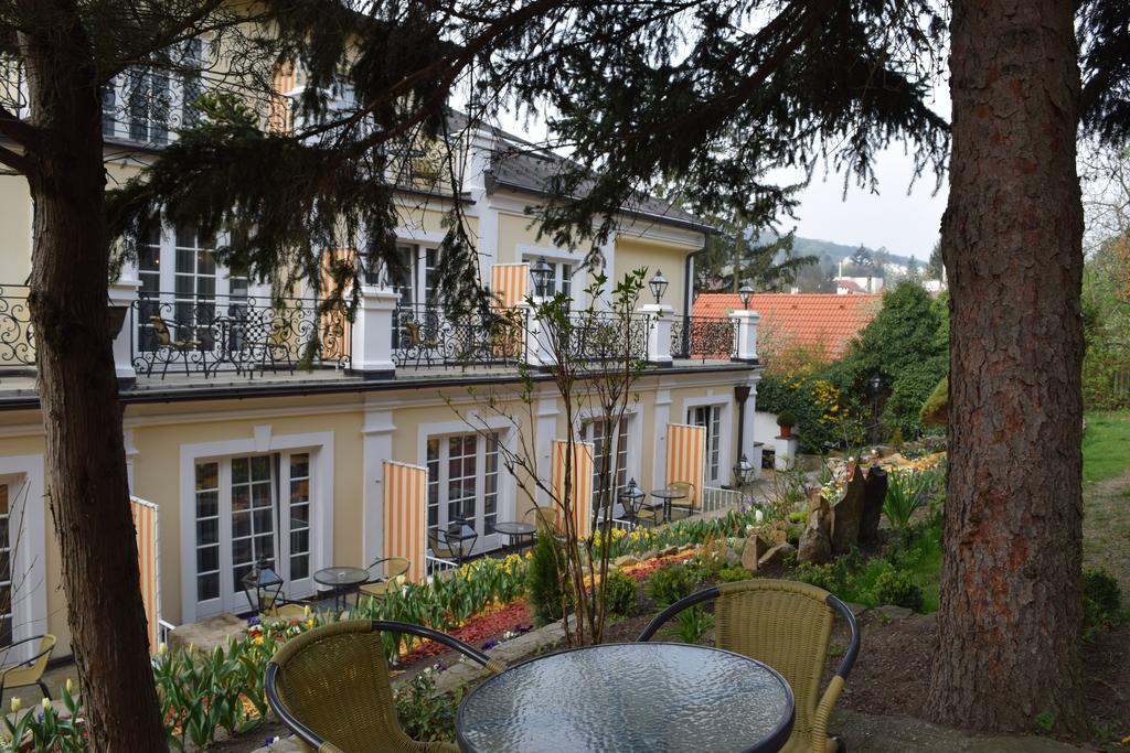 Hotel Landhaus Fuhrgassl-Huber Виена Екстериор снимка