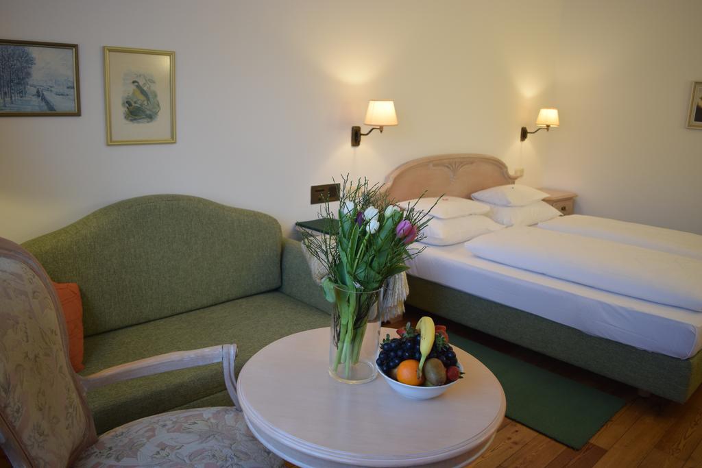 Hotel Landhaus Fuhrgassl-Huber Виена Екстериор снимка