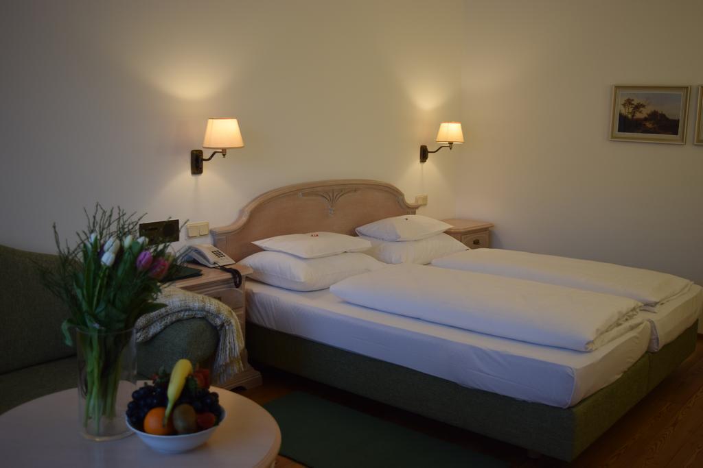 Hotel Landhaus Fuhrgassl-Huber Виена Екстериор снимка