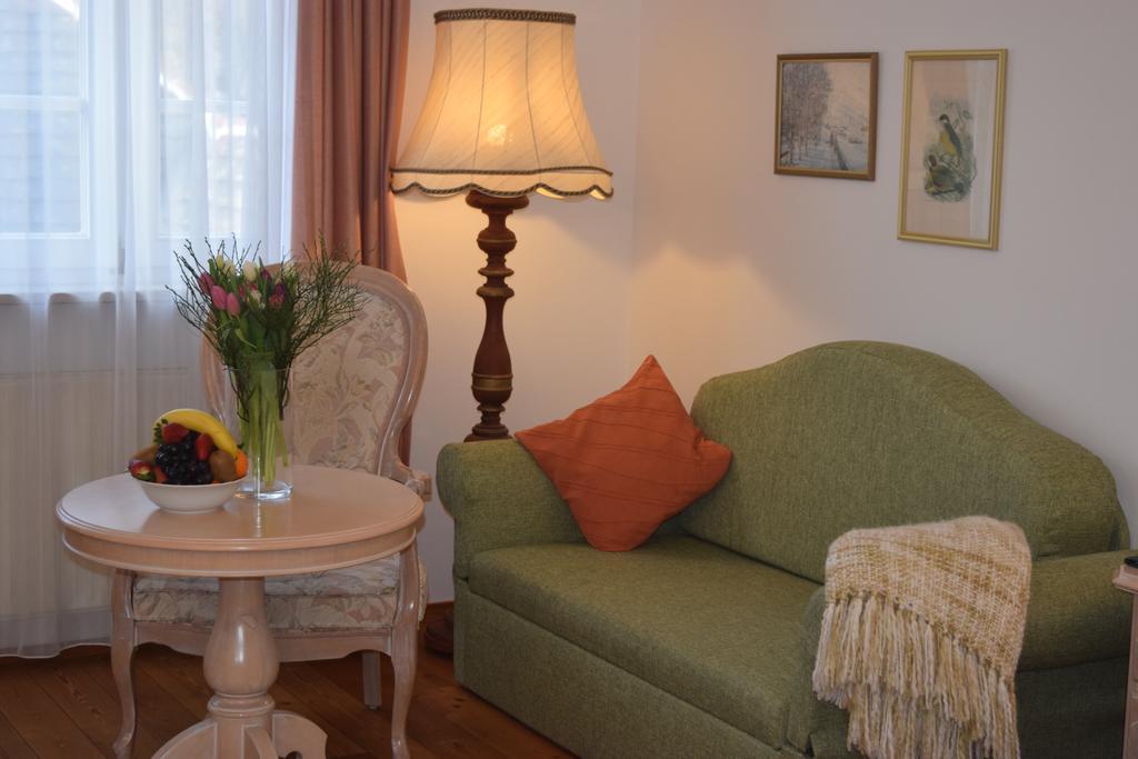 Hotel Landhaus Fuhrgassl-Huber Виена Екстериор снимка