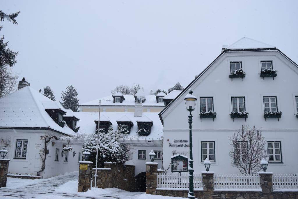 Hotel Landhaus Fuhrgassl-Huber Виена Екстериор снимка