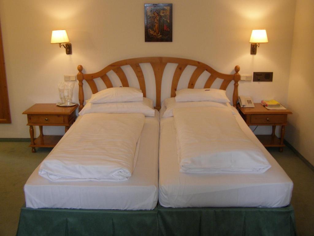 Hotel Landhaus Fuhrgassl-Huber Виена Стая снимка